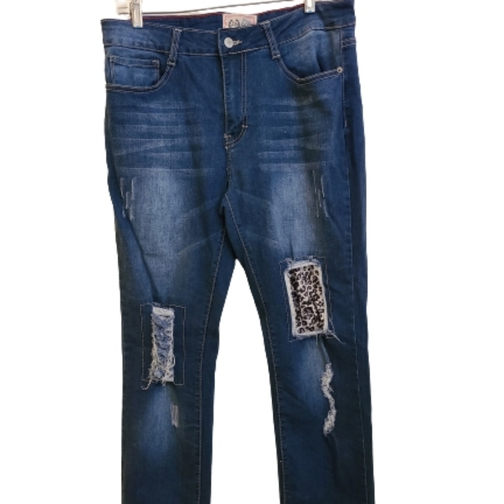 L & B Womans Distressed, fold up Ankle Jeans